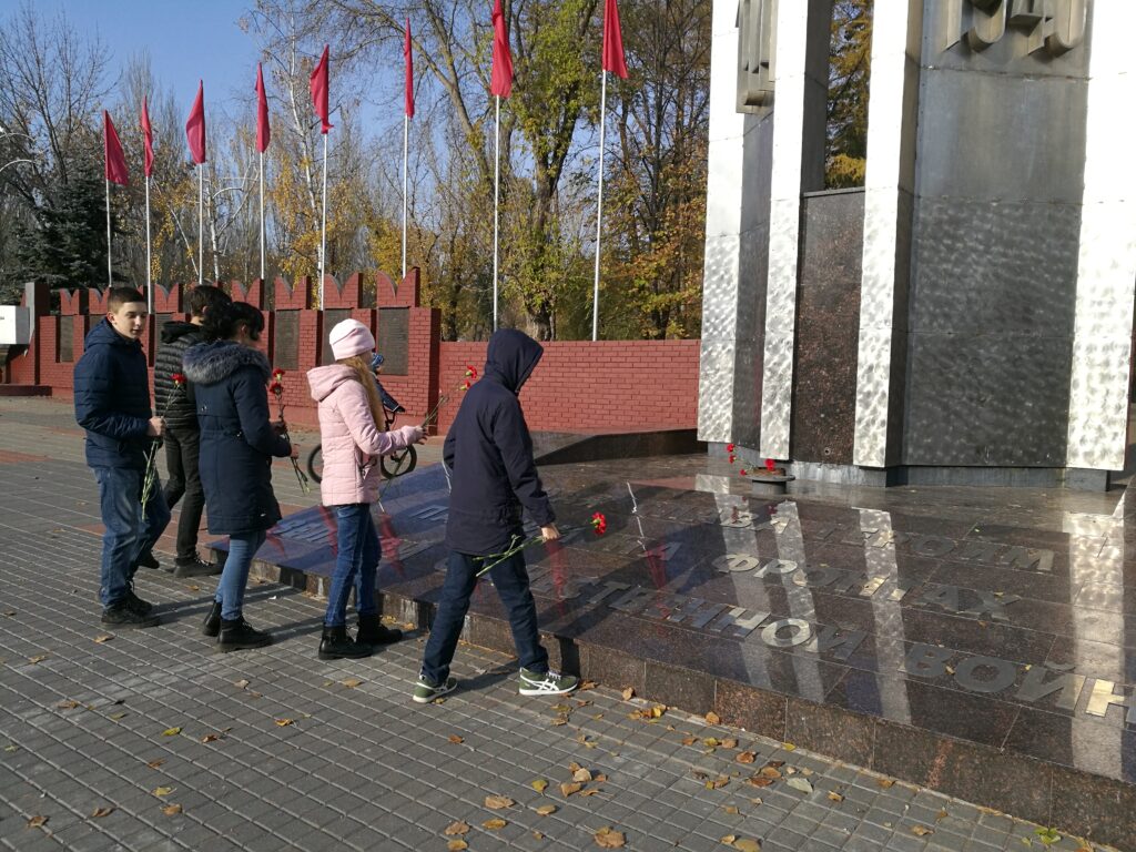 В преддверии 9 мая. Парад памяти школа. Уроке Мужества в преддверии 9 мая.